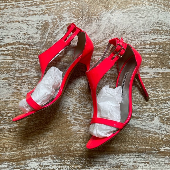 Manolo Blahnik Strattina Sandal - Picture 6 of 16